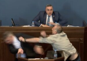 Депутаты парламента Грузии подрались во время рассмотрения законопроекта об «иноагентах»