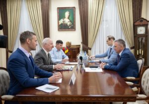 (ВИДЕО) Последняя встреча посла США Логсдона с Красносельским. Приднестровский лидер поблагодарил посла за помощь во взаимодействии с США