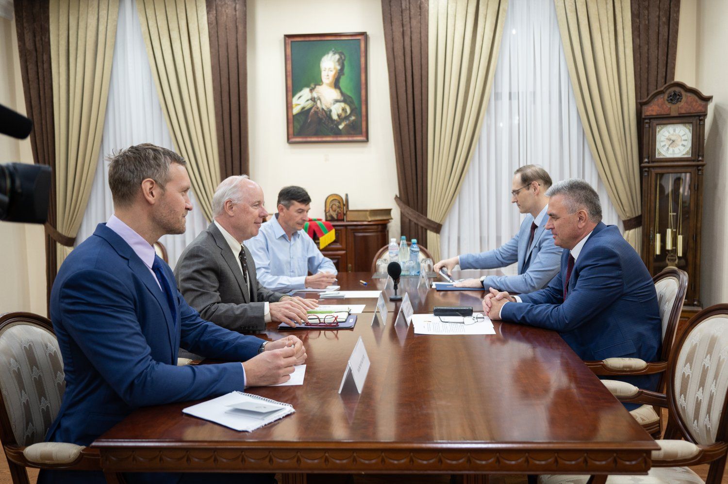 NM Espresso: посол США похвалил Красносельского, Парликов рассказал о газе для Приднестровья, Санду призвала бороться с фейками