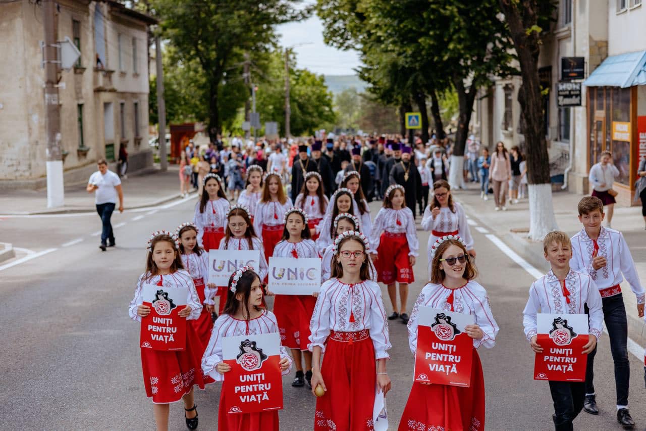 Icoane, copii și… politică. Conducerea orașului Orhei și Mitropolia Moldovei, împreună pentru promovarea „valorilor tradiționale”