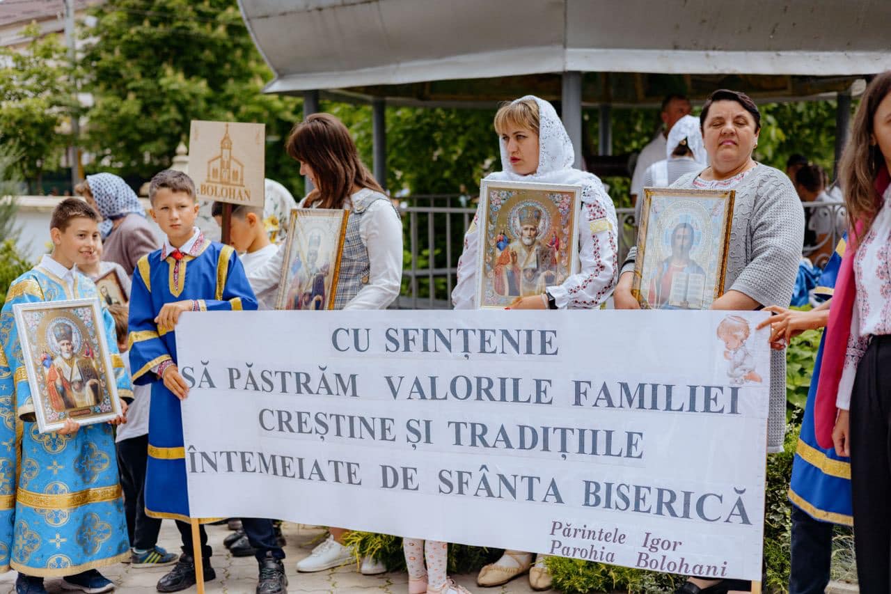 Icoane, copii și… politică. Conducerea orașului Orhei și Mitropolia Moldovei, împreună pentru promovarea „valorilor tradiționale”