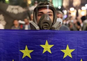 FOTO/VIDEO Pe fundalul protestelor, Parlamentul georgian a votat în a doua lectură „legea agenților străini”