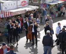 (ВИДЕО) В Кишиневе 200-летие гимна ЕС отметили концертом-сюрпризом на Центральном рынке