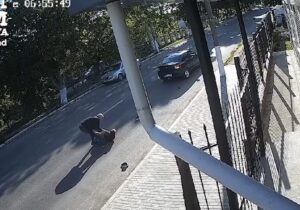 VIDEO Copil lovit de mașină pe o trecere de pietoni din Ocnița. A fost transportat la spital