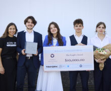 (ВИДЕО) Учащиеся лицея Кишинева выиграли премию $10 тыс. на Саммите демократии в Копенгагене. Они представили новую систему голосования