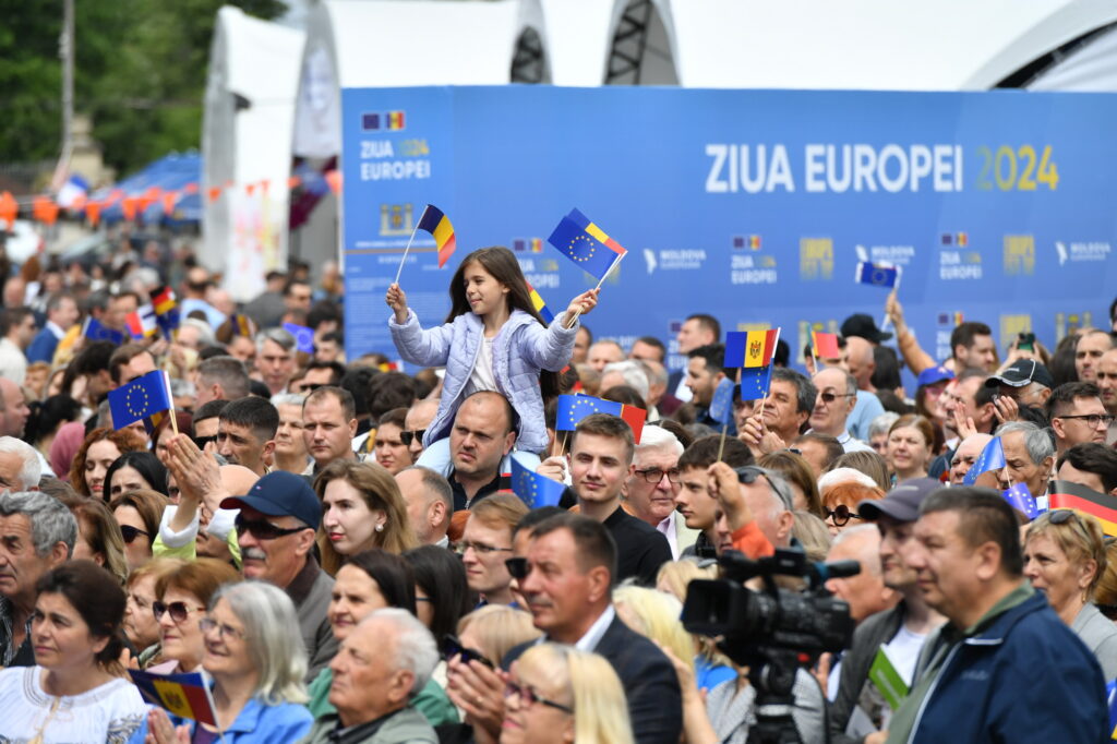 (FOTOREPORTAJ) 9 mai în Chișinău. Cum a fost sărbătorită Ziua Europei în Piața Marii Adunări Naționale