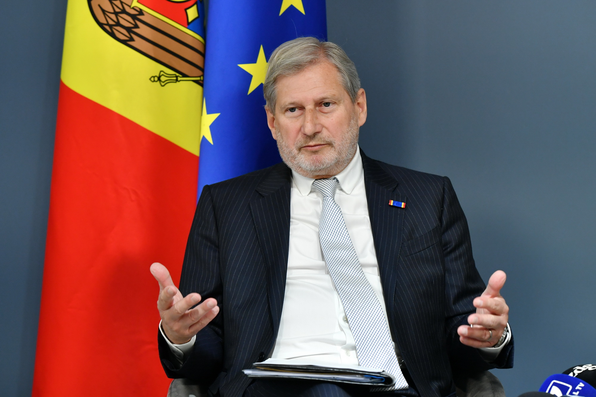 «Наша главная цель сейчас – чтобы Молдова достигла европейского уровня жизни». Интервью с еврокомиссаром Йоханнесом Ханом