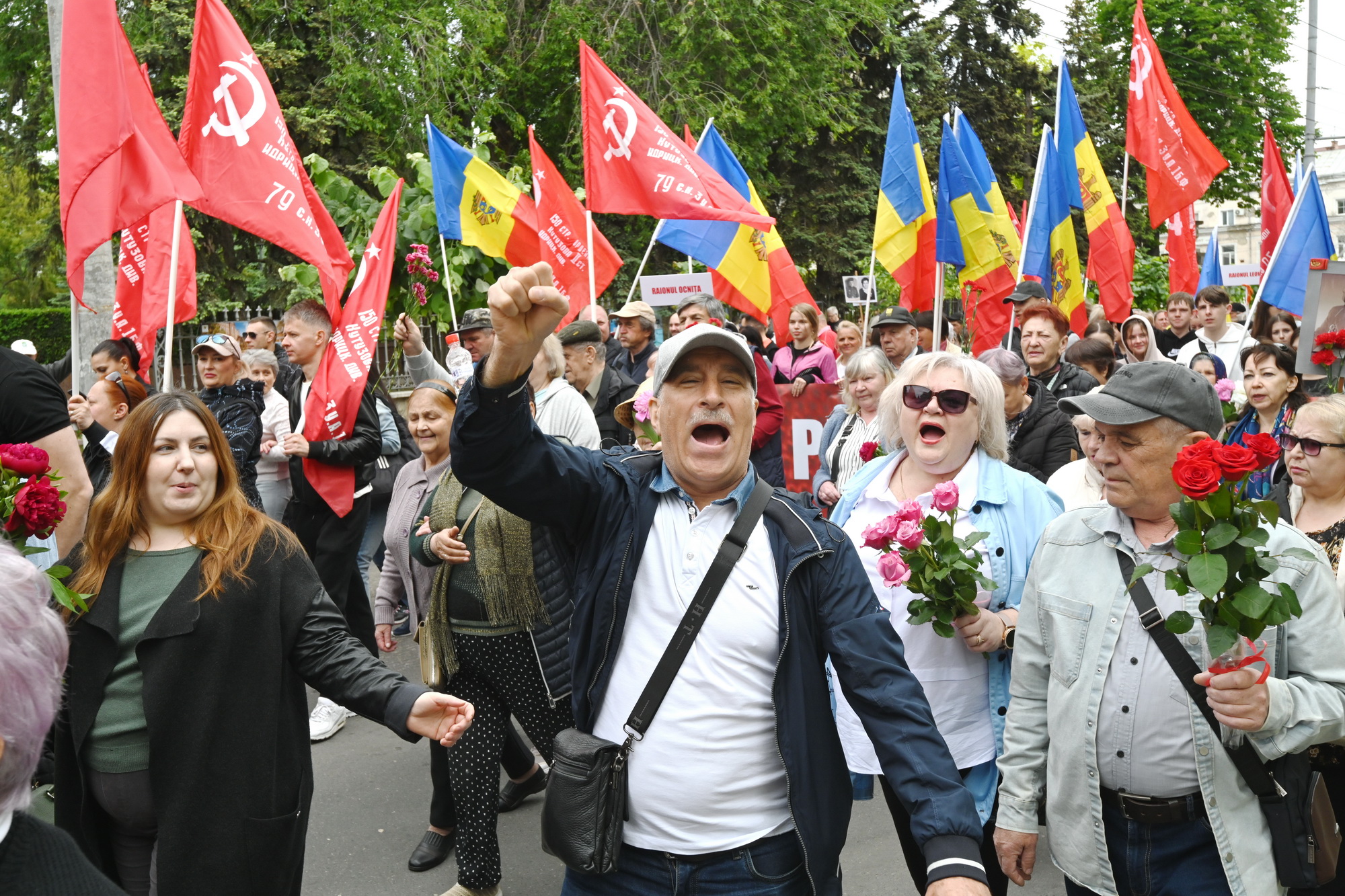 (ФОТОРЕПОРТАЖ) 9 мая в Молдове. Как в Кишиневе прошел «Марш Победы»