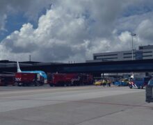 В аэропорту Амстердама человек погиб после того, как его затянуло в двигатель самолета