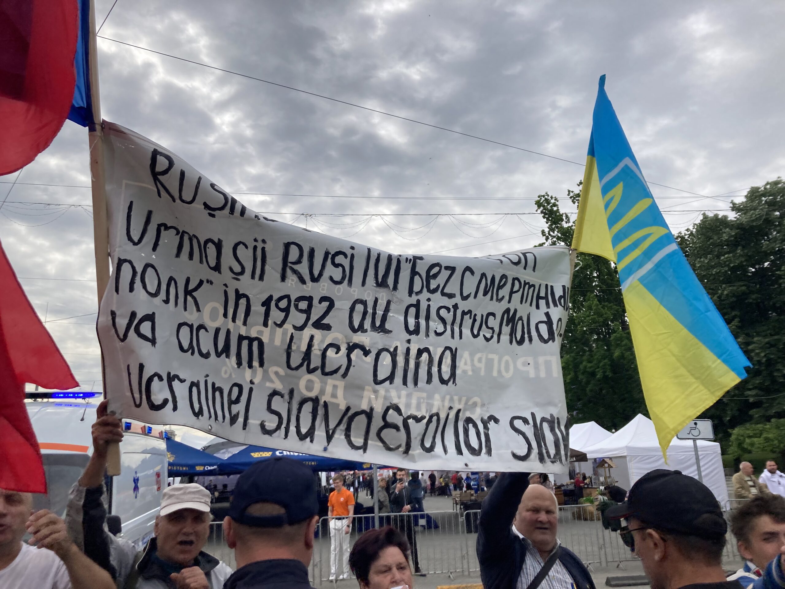 «Это не наши президенты. Наш президент Путин». Как в Молдове отметили День Победы, Европы и мира. Репортаж NM