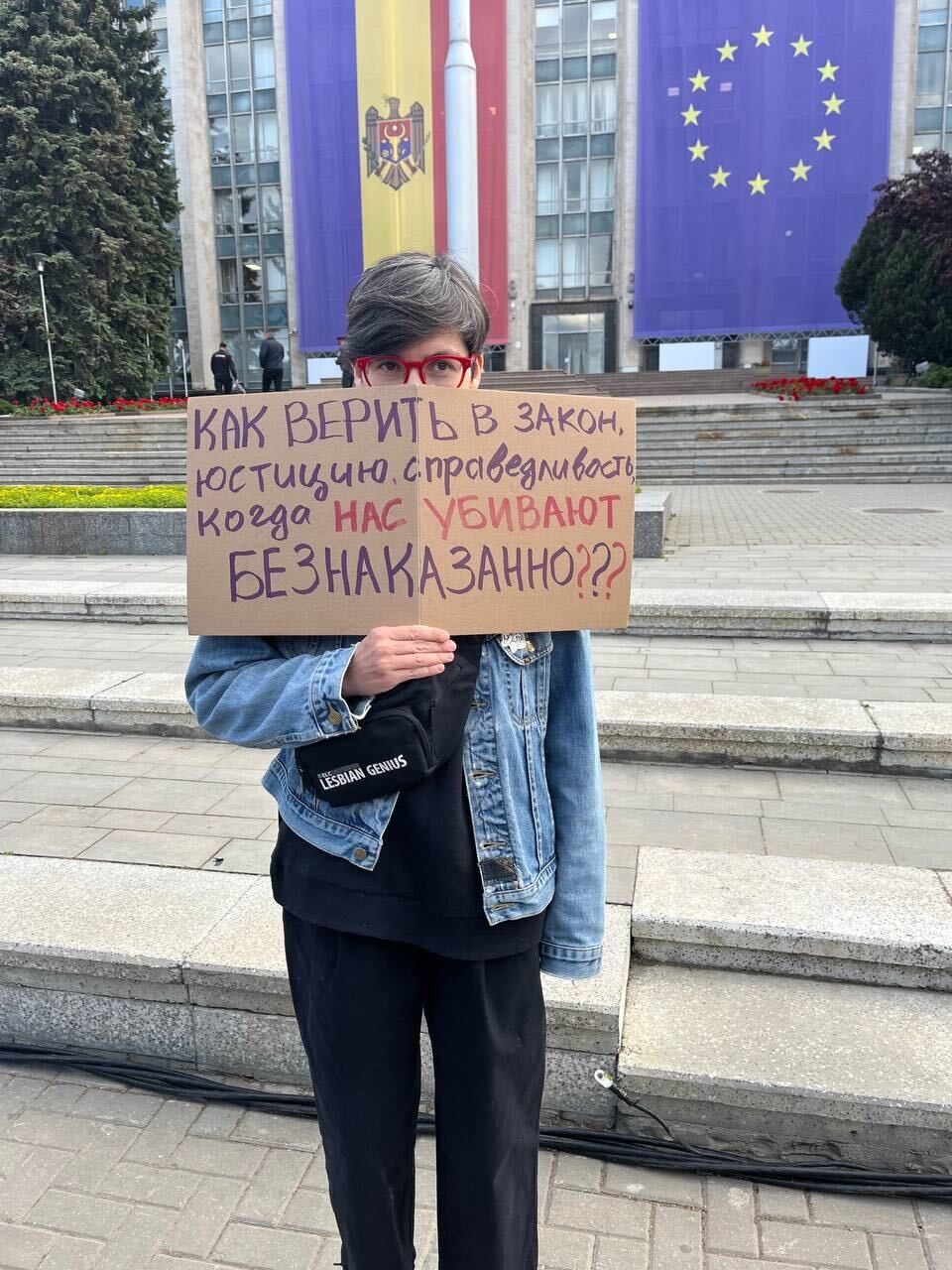 „Ne este frică”. Protest la Guvern după ce bărbatul care și-a bătut soția până la moarte a scăpat de închisoare