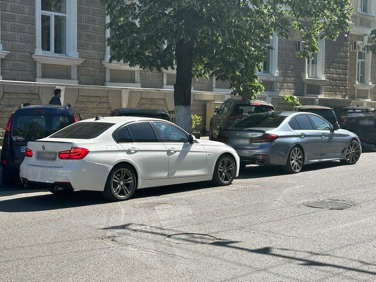Șeful IGP a chemat un echipaj de poliție, pentru două mașini parcate neregulamentar: între timp - Cernăuțeanu a fost sunat de tatăl unuia dintre șoferi
