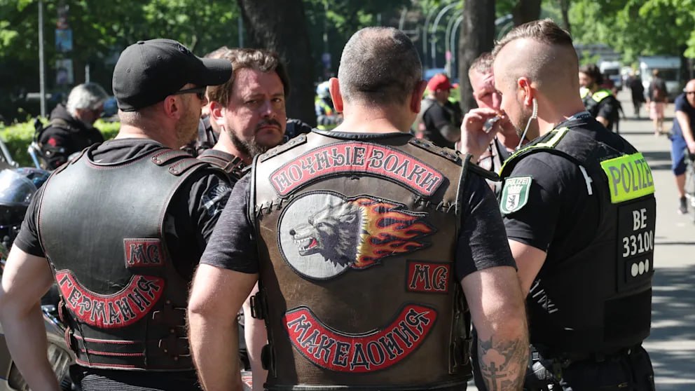 Zece persoane, reținute la Berlin după ce au sfidat legea la manifestațiile din 8 și 9 mai. Au purtat inclusiv panglica „Sf. Gheorghe””