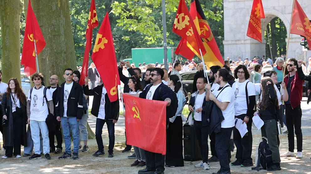 Zece persoane, reținute la Berlin după ce au sfidat legea la manifestațiile din 8 și 9 mai. Au purtat inclusiv panglica „Sf. Gheorghe””