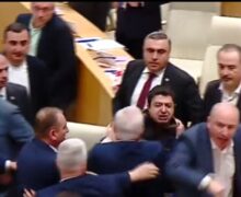 (ВИДЕО, ФОТО) Депутаты парламента Грузии снова подрались во время рассмотрения законопроекта об «иноагентах»