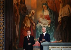 În biserică, în timp ce armata rusă ataca Ucraina. Putin a participat la slujba de Înviere de la Moscova