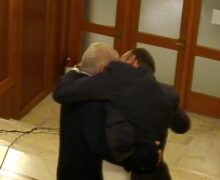 (ВИДЕО) В парламенте Румынии подрались двое депутатов. «Он пытался укусить меня за лицо, как каннибал»