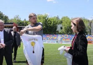 VIDEO Maia Sandu s-a întâlnit cu fotbaliștii Petrocub Hâncești, după ce au devenit campioni naționali: „Ne mândrim”