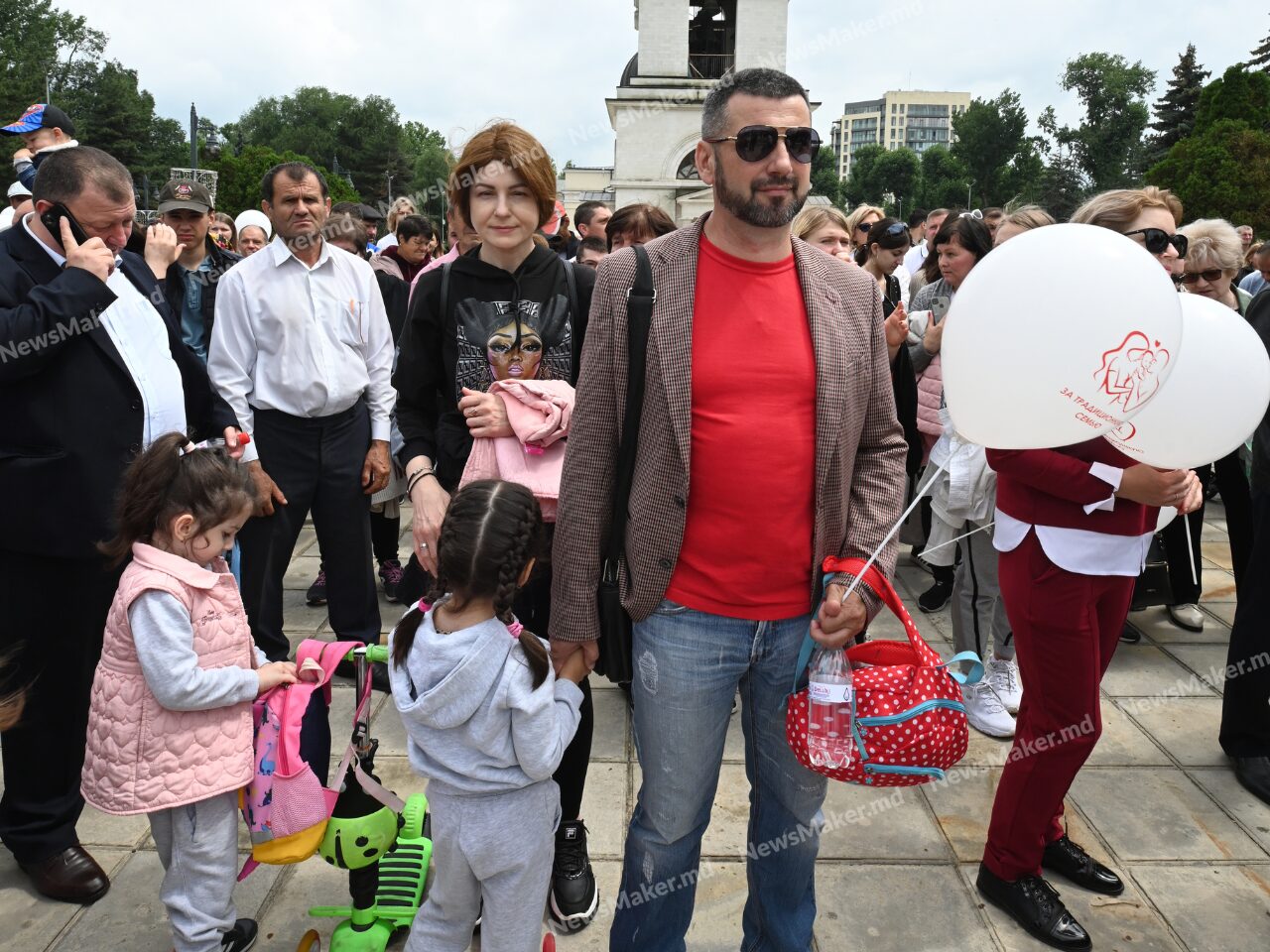 Cu icoană și discurs de ură la adresa comunității LGBTQI+. Cum a decurs marșul pentru „familia tradițională” din Chișinău