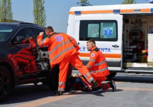 В Кишиневе врачи спасли ребенка, запертого в припаркованном на солнце автомобиле