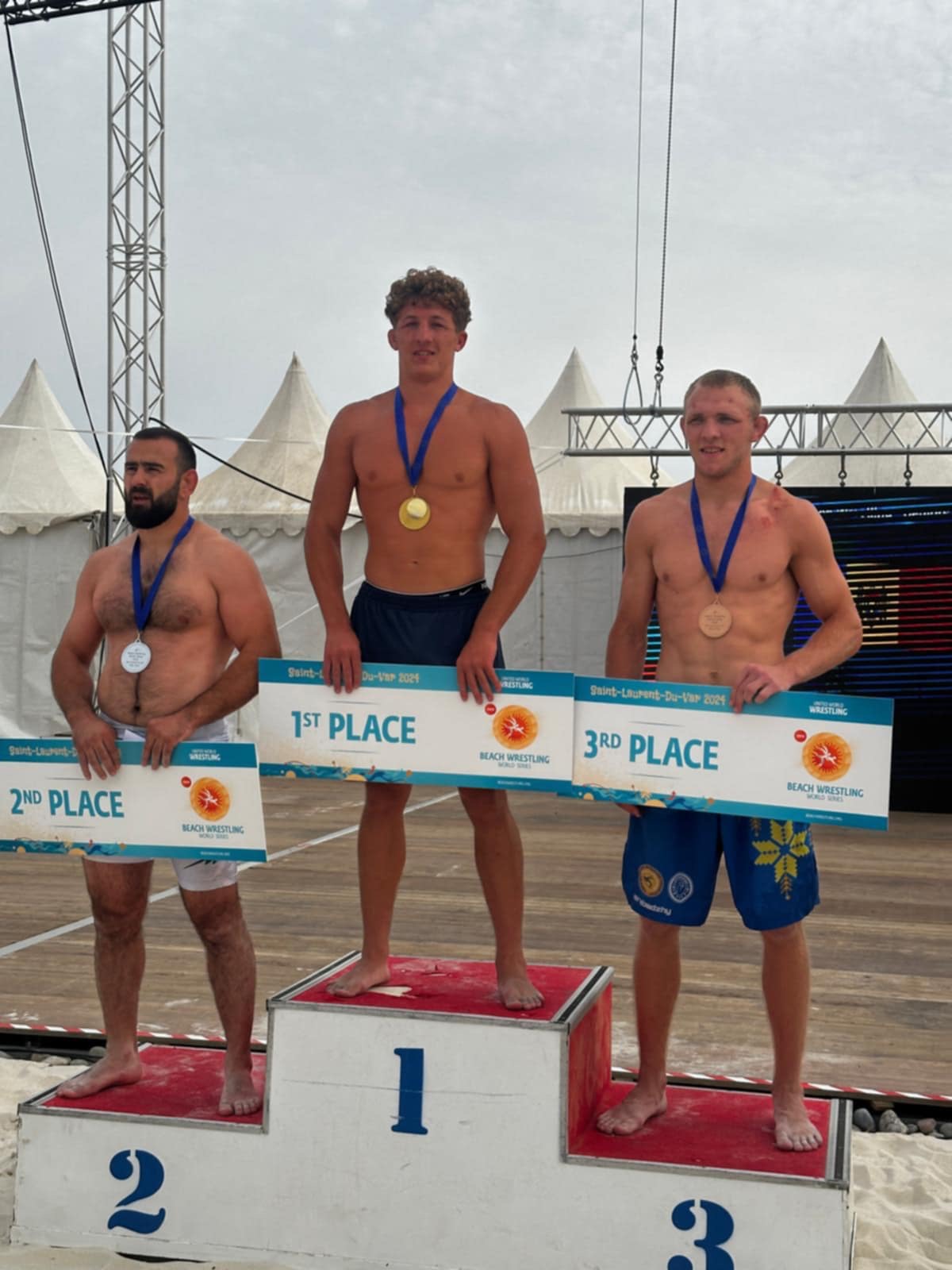 „De neînvins la lupte pe plajă”. Un sportiv moldovean a obținut aurul, în Franța, pentru al doilea an consecutiv 