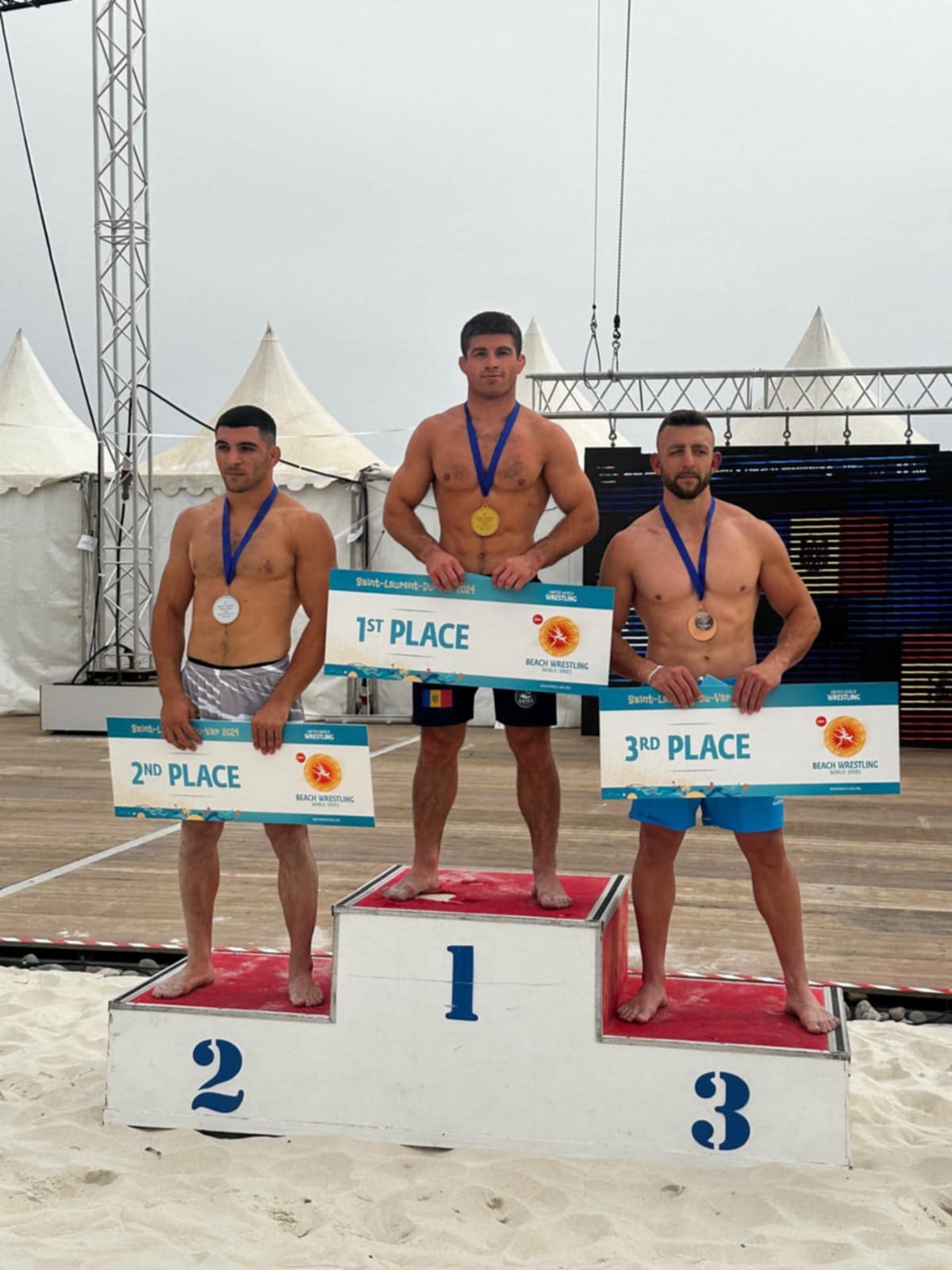 „De neînvins la lupte pe plajă”. Un sportiv moldovean a obținut aurul, în Franța, pentru al doilea an consecutiv 