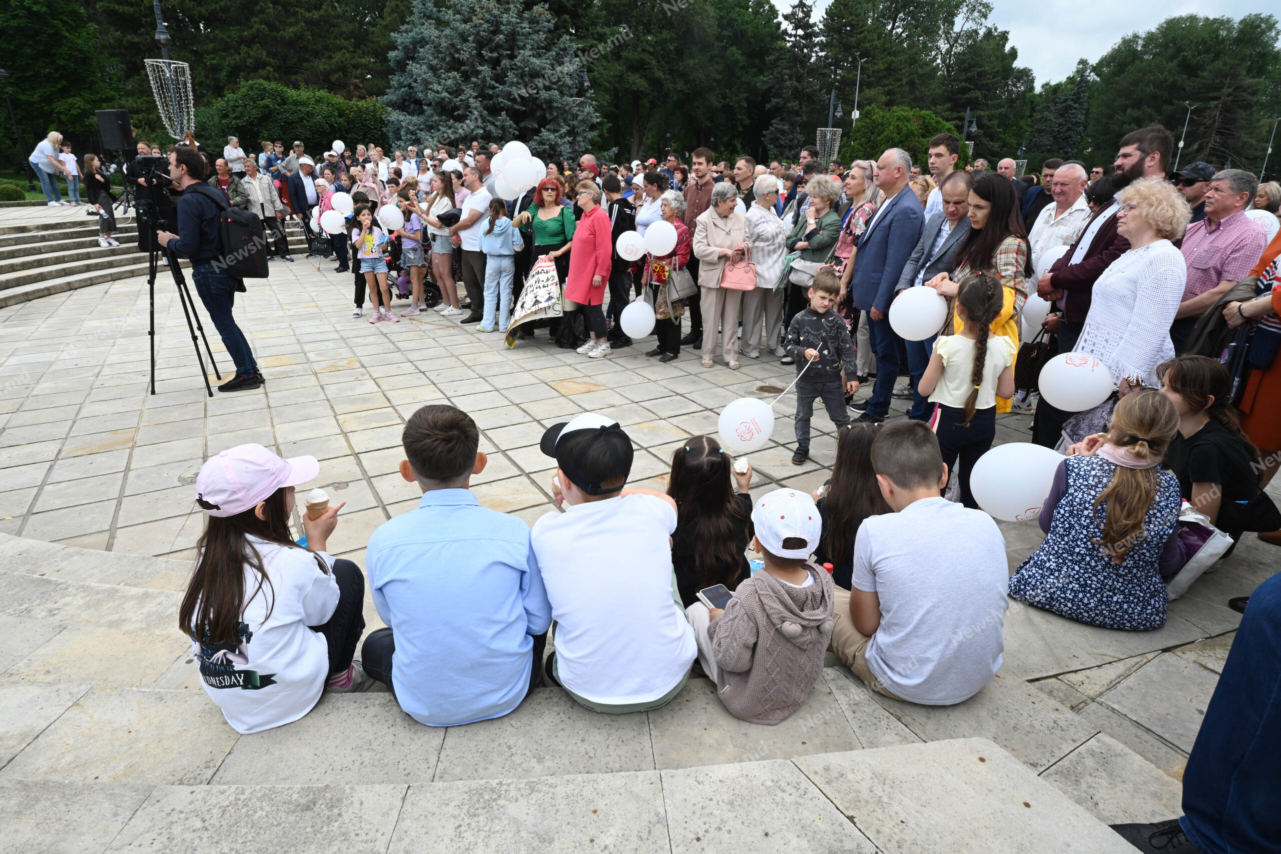(ФОТОРЕПОРТАЖ) «Нам пытаются навязать нетрадиционные ценности, которые разрушают Молдову». В Кишиневе прошел марш в поддержку традиционной семьи