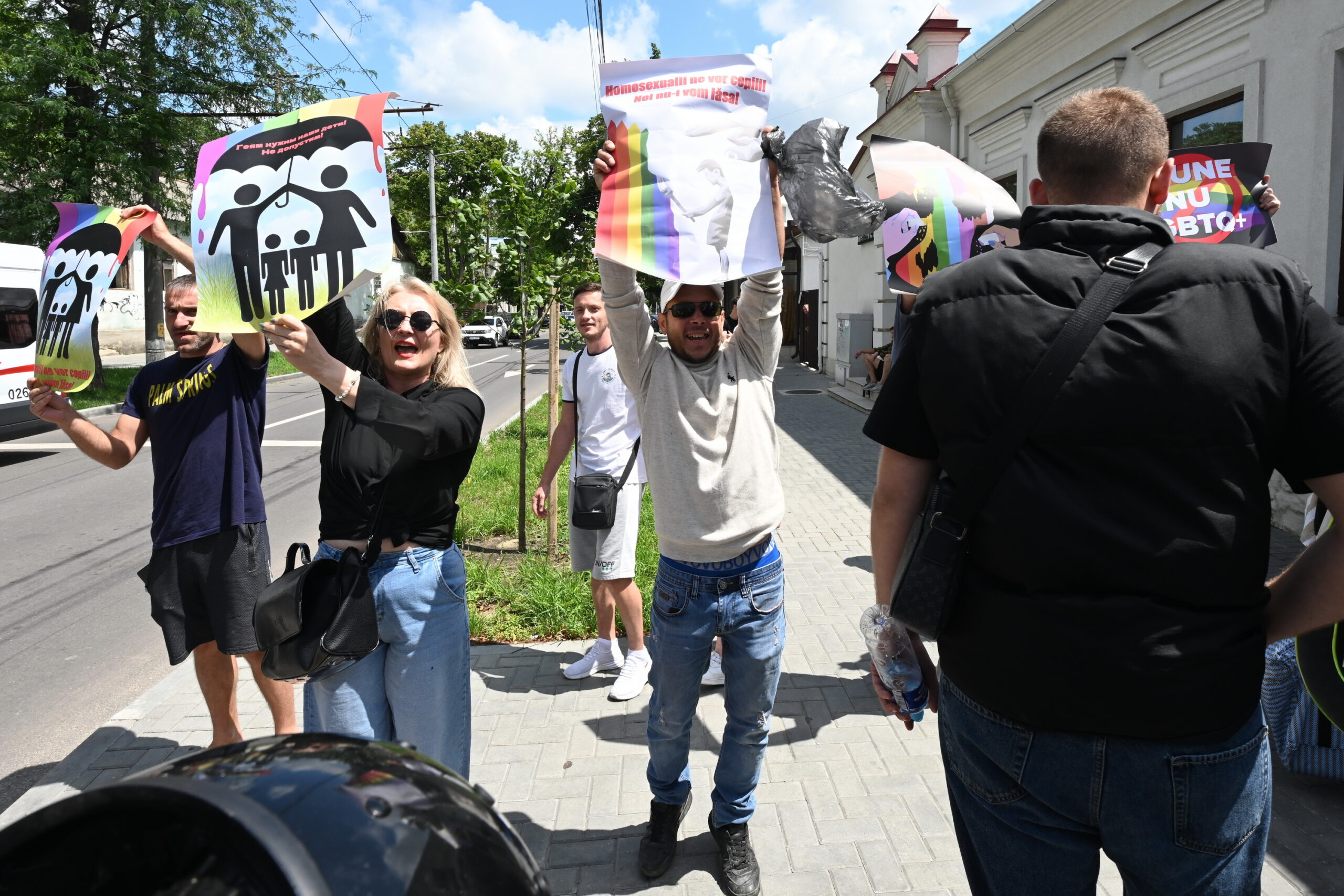 (FOTOREPORTAJ) Cum a fost la marșul în susținerea comunității LGBT