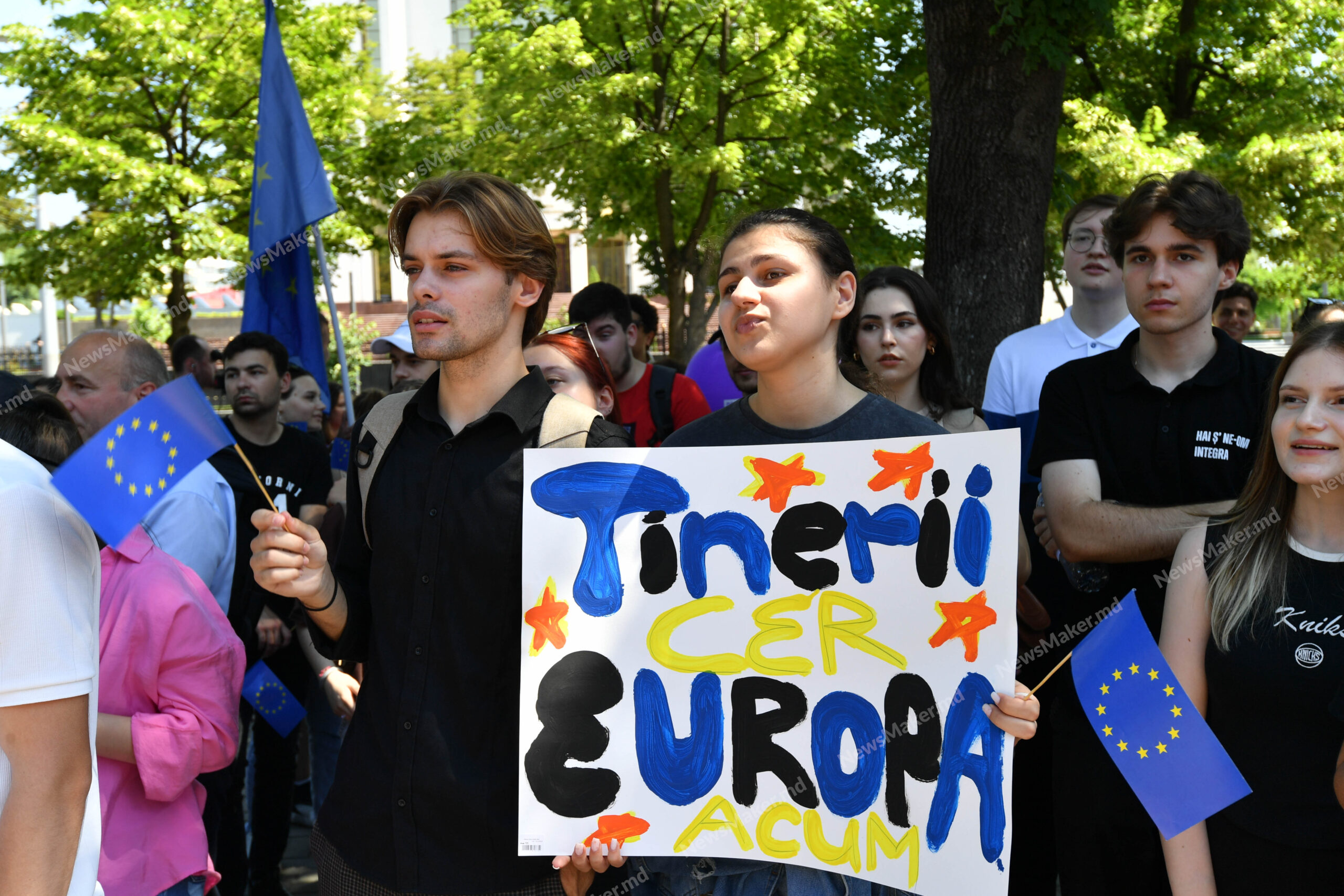 (Fotoreportaj NM) „Europa, noi venim”. Cum a decursul marșul pentru susținerea integrării în UE din Chișinău