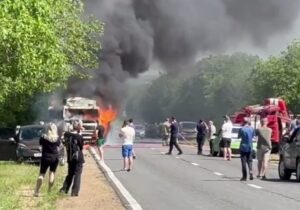 (ВИДЕО) В Приднестровье на ходу загорелась фура