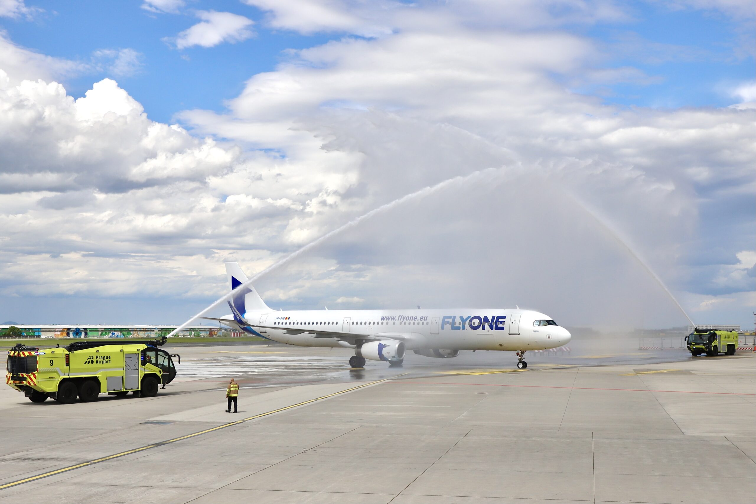 FLYONE a inaugurat zboruri din Chișinău spre Praga