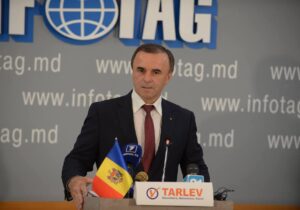 Тарлев, Шор и 3%. Зачем забытый «аксакал» молдавской политики идет в президенты