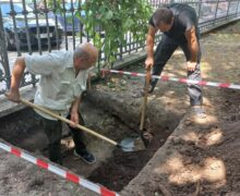 Săpături arheologice în grădina publică Ștefan cel Mare din capitală, la solicitarea Primăriei FOTO 