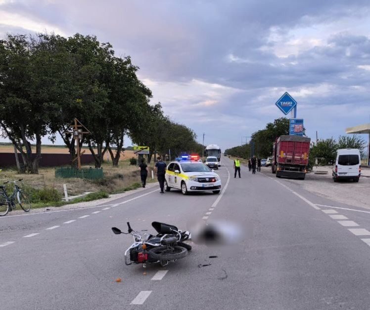 (ФОТО) В ДТП у села Кирсово погиб несовершеннолетний. Он был за рулем мотоцикла