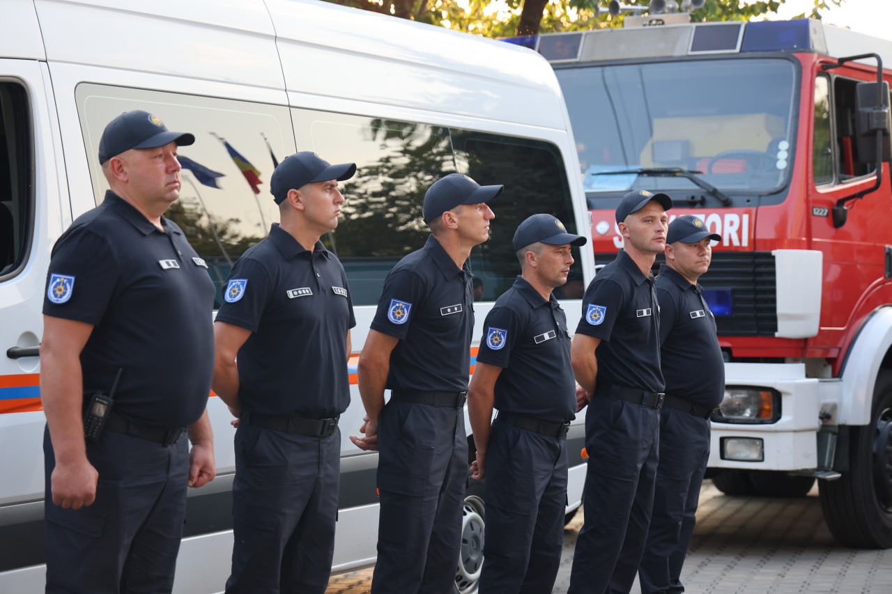 (ФОТО) Молдавские пожарные отправились в Грецию, где примут участие в программе борьбы с лесными пожарами. Санду: «Вы — наши послы в этой стране»