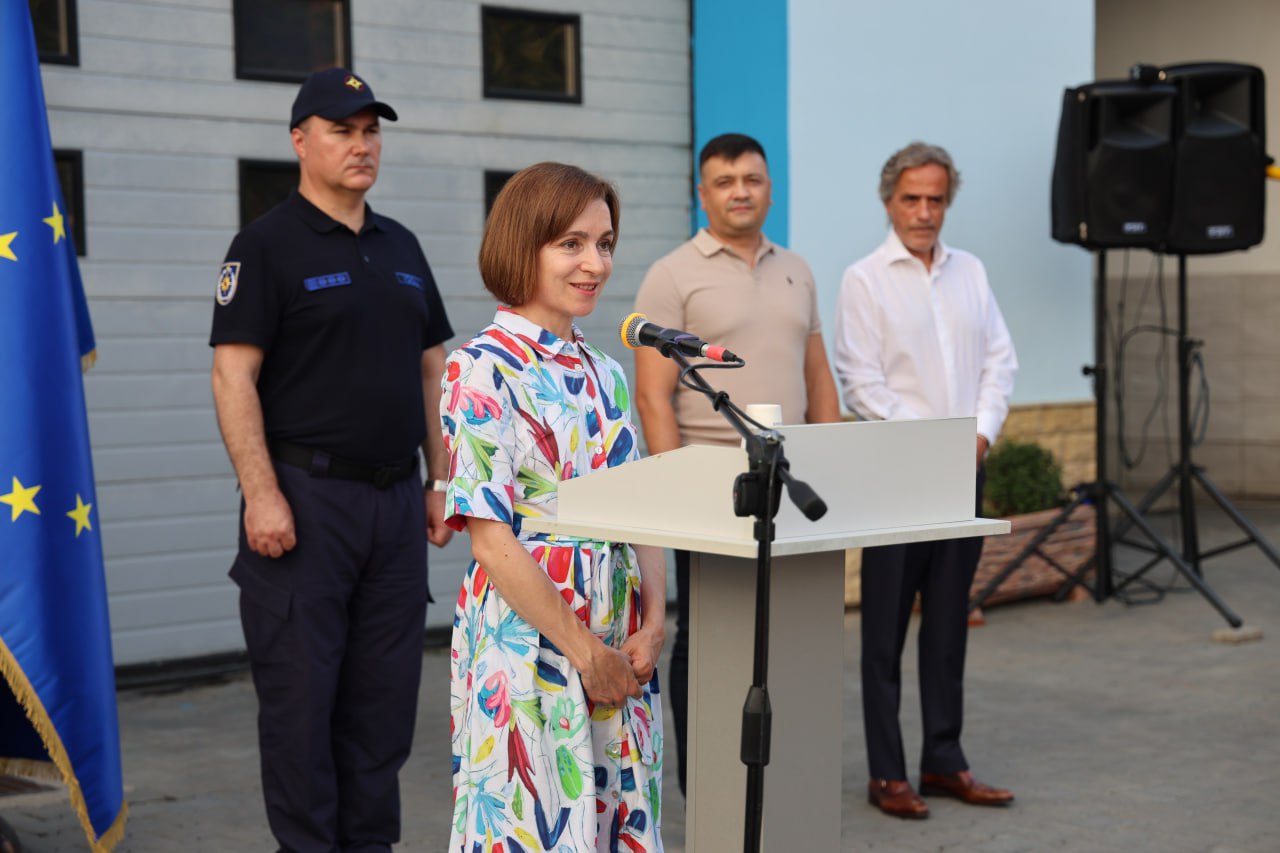 (ФОТО) Молдавские пожарные отправились в Грецию, где примут участие в программе борьбы с лесными пожарами. Санду: «Вы — наши послы в этой стране»