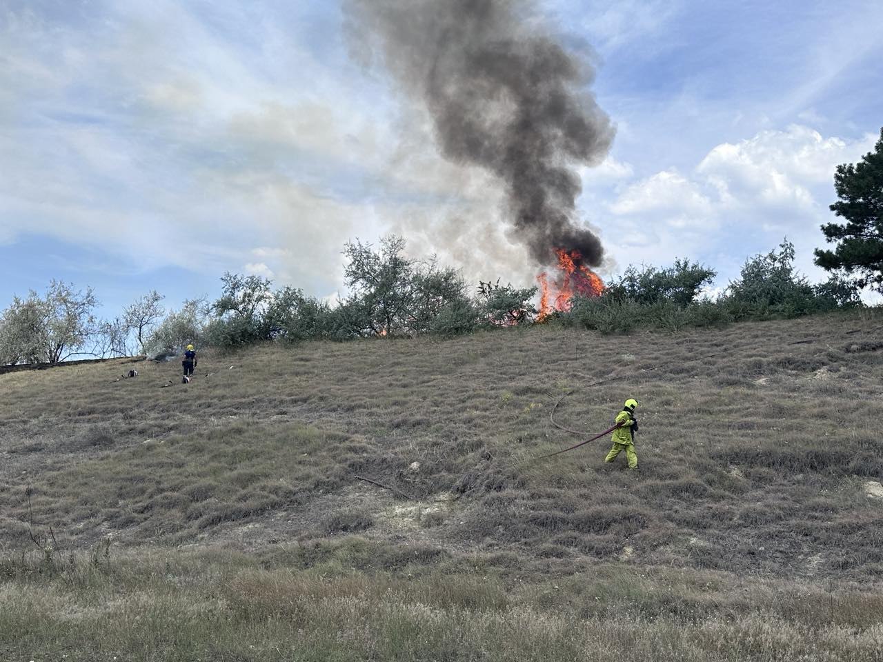 Peste 120 ha de teren distruse de incendiile de vegetație, în ultimele 24 de ore. Flăcările au afectat și Aeroportul Mărculești