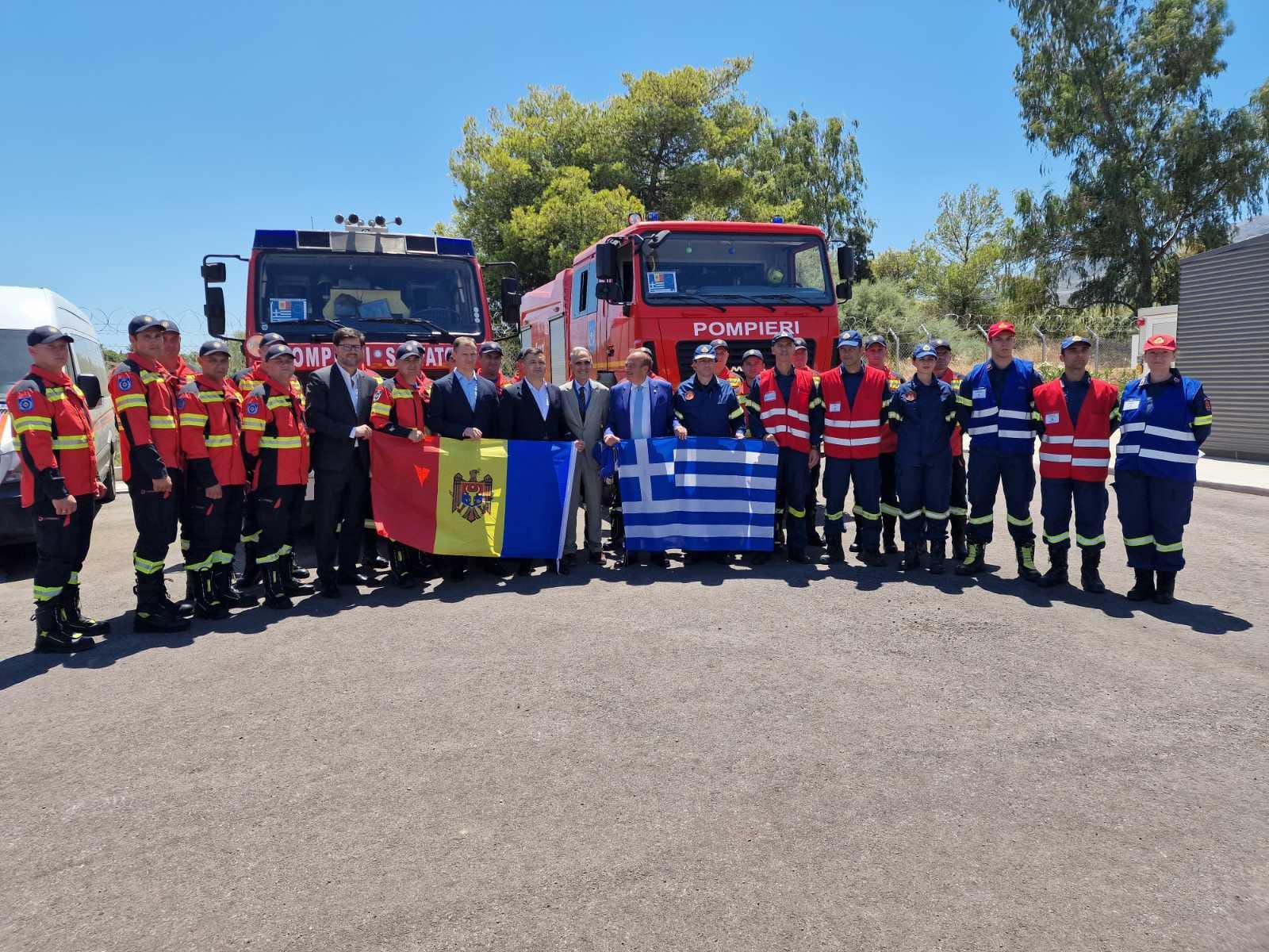 Grecia: pompierii moldoveni, vizitați de ministrul Afacerilor Interne de la Chișinău FOTO