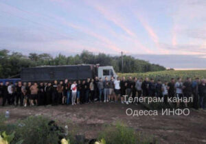 В Одесской области задержали КамАЗ, полный «уклонистов». Они ехали в Приднестровье