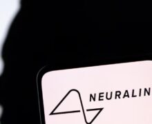 Илон Маск рассказал об успешном вживлении чипа Neuralink второму пациенту