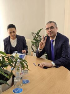 Igor Munteanu și Renato Usatîi au depus actele la CEC pentru înregistrarea grupului de inițiativă la prezidențiale