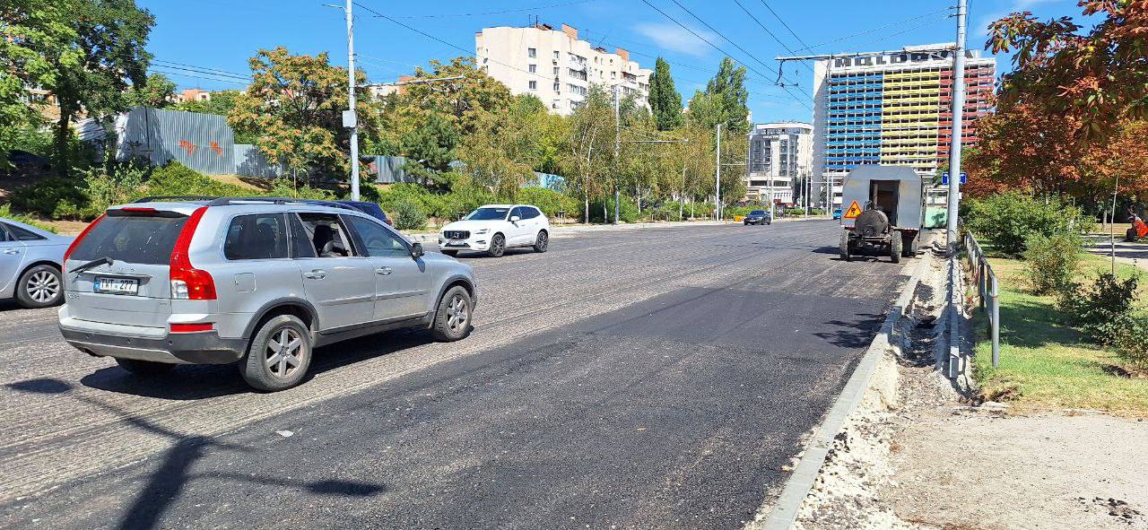 (FOTO) Strada Ciuflea din Chișinău este renovată. Ce lucrări se execută