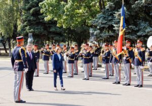 NM Espresso: Санду поздравила военных, партия Чебана поддержит референдум, в полиции раскрыли подробности убийства на Рышкановке