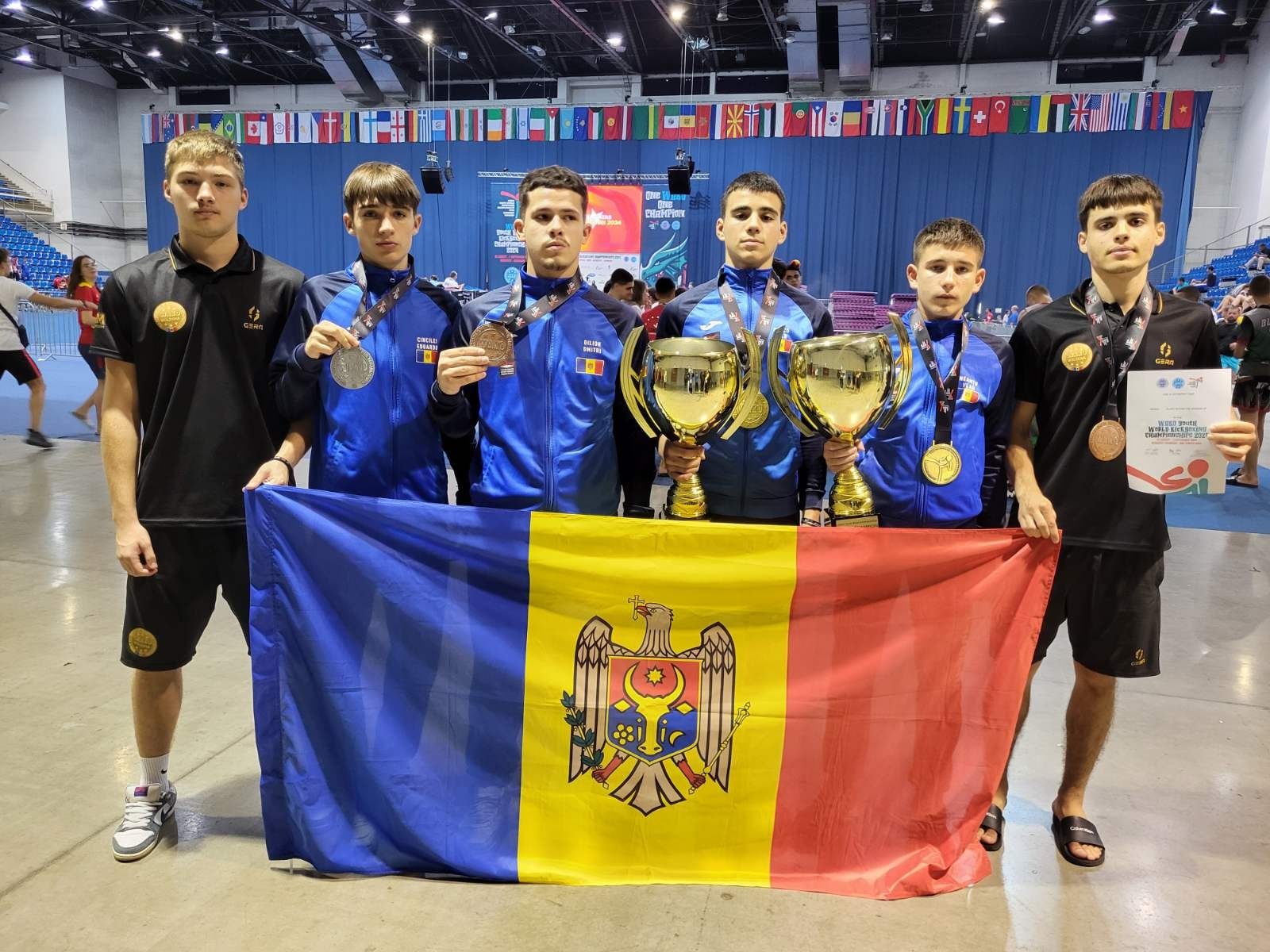 Aur, argint și bronz. Sportivii moldoveni, luptători de kickboxing oriental, au obținut 18 medalii în Ungaria 