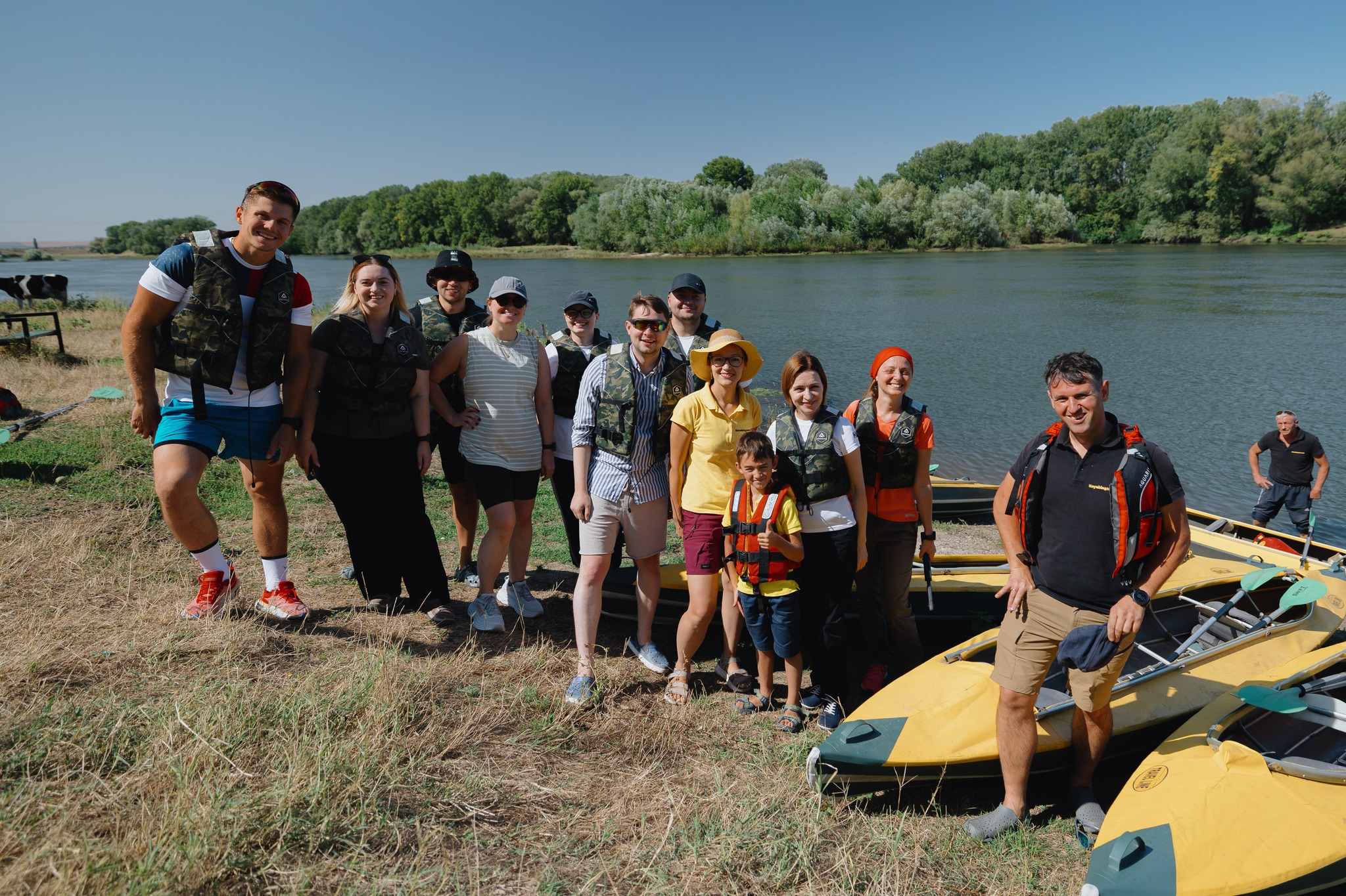 FOTO Maia Sandu a vâslit alături de canoistul Serghei Tarnovschi, pe Nistru