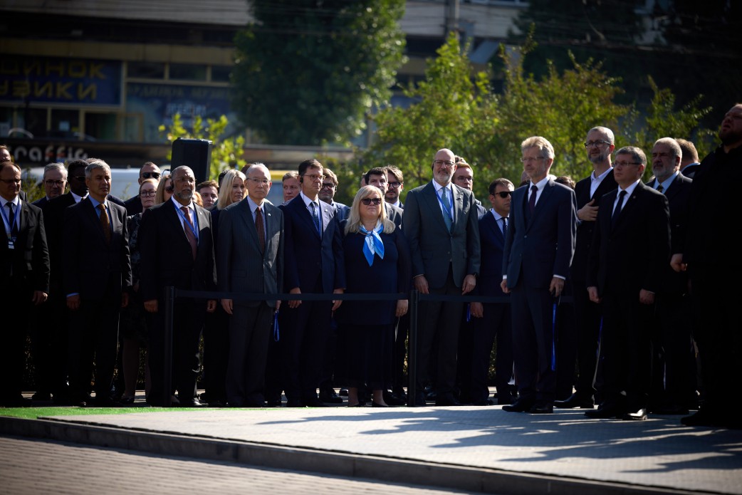 „Poziția noastră rămâne constantă - Crimeea este Ucraina”. Grosu a participat la inaugurarea unui memorial, la Kiev FOTO