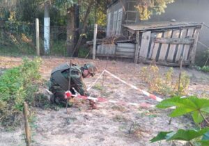 (ФОТО) Житель села Слобозия нашел во дворе дома две бомбы времен Второй мировой войны