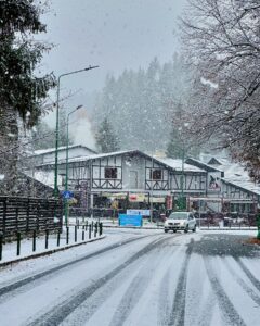 Prima ninsoare! Ninge ca-n povesti la Brașov (FOTO)