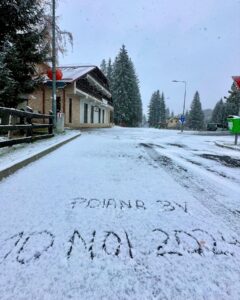 Prima ninsoare! Ninge ca-n povesti la Brașov (FOTO)