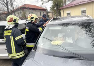 В Оргееве годовалый ребенок оказался заблокирован в машине